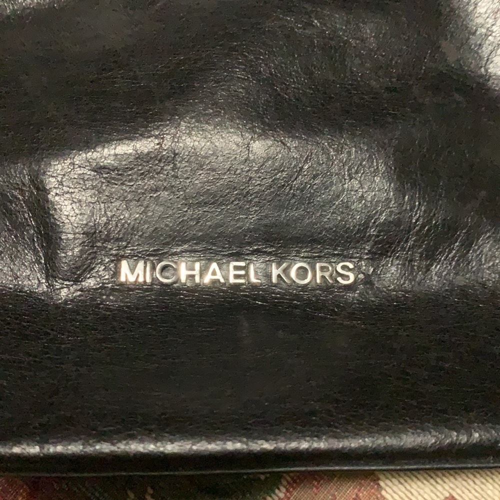 Elegant MICHAEL KORS Black Leather Shoulder Bag - Picture 6 of 7